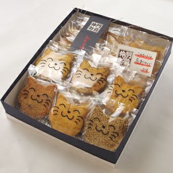 超かわいい！猫型せんべい「にゃんべい30枚入り箱」