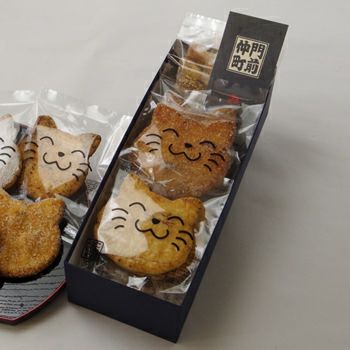 かわいい猫型せんべい「にゃんべい10枚入り箱」